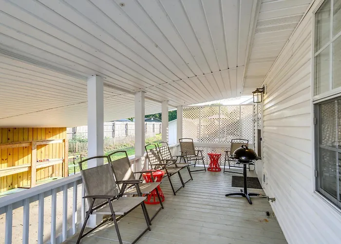 Cozy Home Near Pigeon Forge Attractions